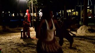 Занзибар — африканский вечер в Кивенгва: рынок, лодки и уловы у берега