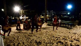 Занзибар — африканский вечер в Кивенгва: рынок, лодки и уловы у берега