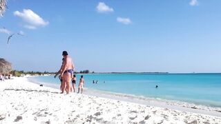 Куба: перелет на кукурузнике над океаном на остров Cayo Largo и дорога к диким пляжам