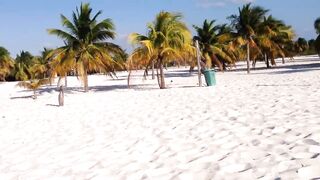 Куба: перелет на кукурузнике над океаном на остров Cayo Largo и дорога к диким пляжам