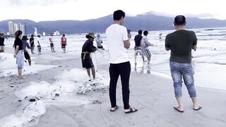 Vietnam Da Nang местные ловят рыбу прямо с пляжа и стоит ли пробовать так же туристу