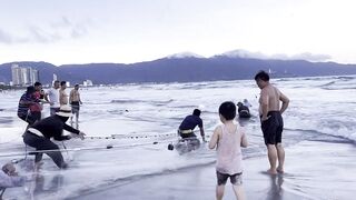 Vietnam Da Nang местные ловят рыбу прямо с пляжа и стоит ли пробовать так же туристу