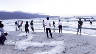 Vietnam Da Nang местные ловят рыбу прямо с пляжа и стоит ли пробовать так же туристу