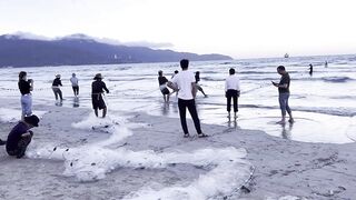 Vietnam Da Nang местные ловят рыбу прямо с пляжа и стоит ли пробовать так же туристу