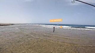 ضربت قرش من الكسارة jigging с берега борьба с акулой у волнореза на арабском побережье