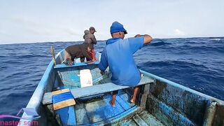 Желтоперый тунец техника ловли handline и морская битва на крючке в открытом океане