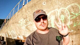 Гагры день у черноморского берега с удочками и прогулками по набережной