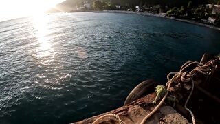 Гагры день у черноморского берега с удочками и прогулками по набережной