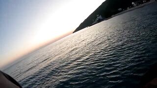 Гагры день у черноморского берега с удочками и прогулками по набережной