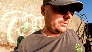 Гагры день у черноморского берега с удочками и прогулками по набережной