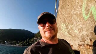 Гагры день у черноморского берега с удочками и прогулками по набережной