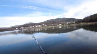 Зимний спиннинг на озерах Крыма сезон 2021 первые трофеи на вращающиеся приманки со льда и берега