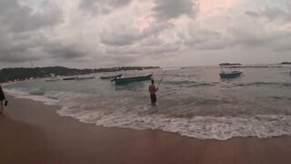 Пробую рыбалку в Unawatuna Sri Lanka первые забросы с берега и знакомство с местными гидами