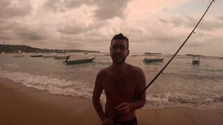 Пробую рыбалку в Unawatuna Sri Lanka первые забросы с берега и знакомство с местными гидами