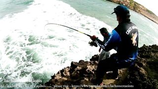 Гигантский GT Oman Salalah морская рыбалка в Индийском океане у скал и рифов Аравийского моря