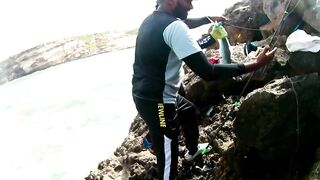 Гигантский GT Oman Salalah морская рыбалка в Индийском океане у скал и рифов Аравийского моря