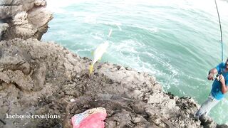 Гигантский GT Oman Salalah морская рыбалка в Индийском океане у скал и рифов Аравийского моря