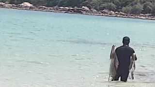 Морская рыбалка на Koh Samet Таиланд ловля с сеткой и подсачеком прямо у камней и волнореза