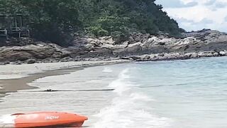Морская рыбалка на Koh Samet Таиланд ловля с сеткой и подсачеком прямо у камней и волнореза