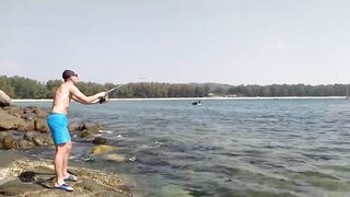 Морская рыбалка на пляже Bang Tao Таиланд вторая часть с тестом снастей и приманок