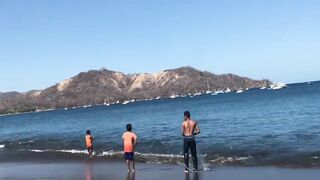 Fishing from the beach Playas del Coco дневная рыбалка с берега Коста Рика Тихий океан