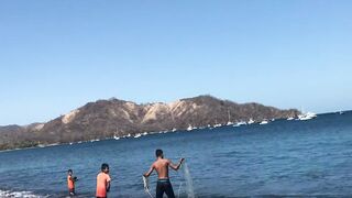 Fishing from the beach Playas del Coco дневная рыбалка с берега Коста Рика Тихий океан