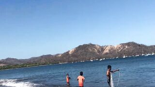 Fishing from the beach Playas del Coco дневная рыбалка с берега Коста Рика Тихий океан
