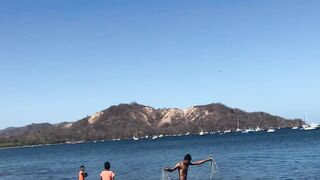 Fishing from the beach Playas del Coco дневная рыбалка с берега Коста Рика Тихий океан