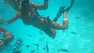 Атолл Mnemba Zanzibar дельфины кораллы красочные рыбки и лучший снорклинг у рифа