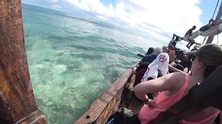 Атолл Mnemba Zanzibar дельфины кораллы красочные рыбки и лучший снорклинг у рифа