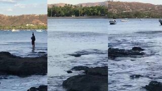 Береговая рыбалка в Playas del Coco Costa Rica волна камни и первые поклевки у скал