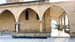 Гюзельюрт районы Северного Кипра спокойная жизнь на холмах цитрусовые сады и бирюзовое море рядом