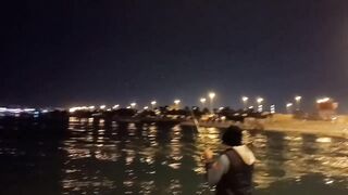 Night fishing in Bahrain ночная морская рыбалка в заливе супер клёв и яркие огни набережной