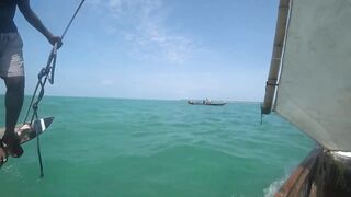 Занзибар Индийский океан на парусной лодке и пляж Michamvi спокойный день у моря