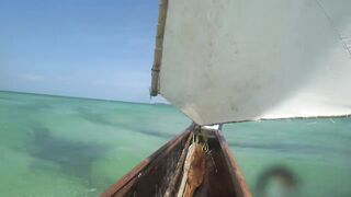 Занзибар Индийский океан на парусной лодке и пляж Michamvi спокойный день у моря