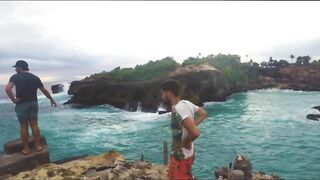 Ченинган и Лембонган Индонезия паучье логово прыжок самоубийцы и тропические виды без цензуры