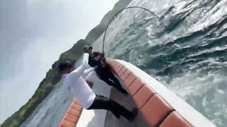 Бали - морская рыбалка на GT с приватной лодки и поимка монстра тревалли у океанского рифа