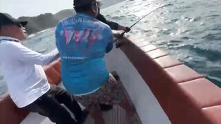 Бали - морская рыбалка на GT с приватной лодки и поимка монстра тревалли у океанского рифа