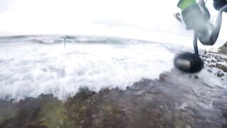 Береговая морская рыбалка в Salalah Oman, bluefish на волне Shimano Saragosa 6000 и Poseidon II