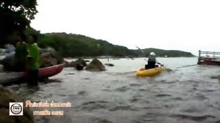 Морская рыбалка на Ao Pakarang Koh Samet каяк фишинг по волне Rayong и прибрежные трофеи