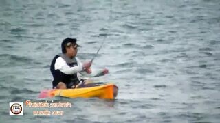 Морская рыбалка на Ao Pakarang Koh Samet каяк фишинг по волне Rayong и прибрежные трофеи