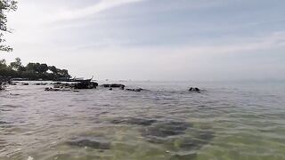 Рыбацкая деревушка на Klong Muang Beach Krabi лодки на песке и спокойная жизнь у моря