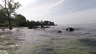 Рыбацкая деревушка на Klong Muang Beach Krabi лодки на песке и спокойная жизнь у моря