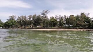 Рыбацкая деревушка на Klong Muang Beach Krabi лодки на песке и спокойная жизнь у моря