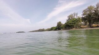Рыбацкая деревушка на Klong Muang Beach Krabi лодки на песке и спокойная жизнь у моря