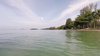 Рыбацкая деревушка на Klong Muang Beach Krabi лодки на песке и спокойная жизнь у моря