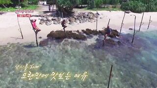 [Sri Lanka] Unawatuna stilt fishing рыбаки на сваях и волна Индийского океана у берега