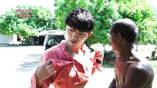 [Sri Lanka] Unawatuna stilt fishing рыбаки на сваях и волна Индийского океана у берега