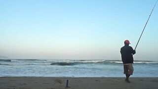 Fishing in My Khe Da Nang пляжная ловля на удочку и виды Вьетнама в 4k с берега