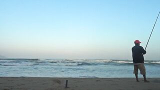 Fishing in My Khe Da Nang пляжная ловля на удочку и виды Вьетнама в 4k с берега